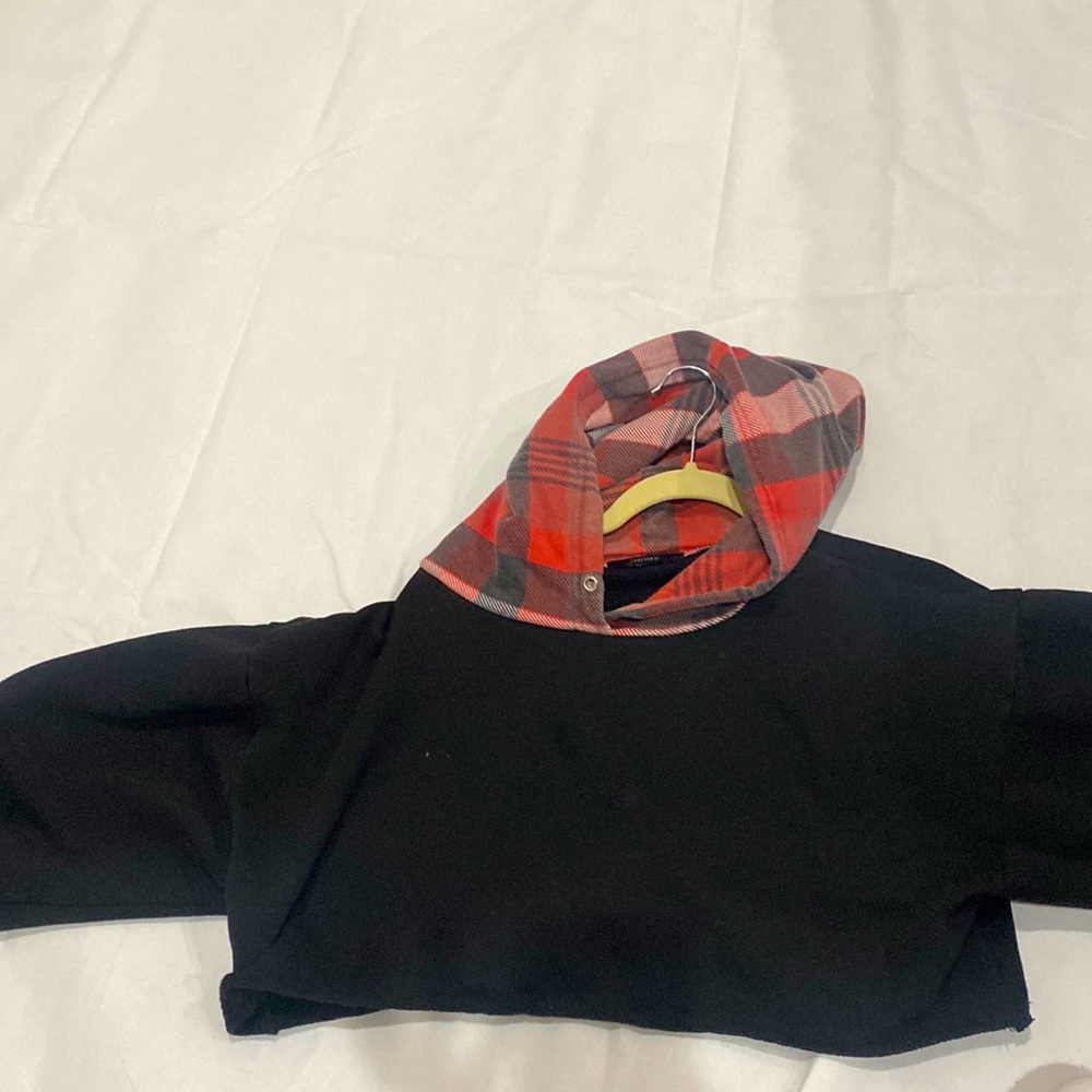 Forever 21 Crop Top Hoodie; Small